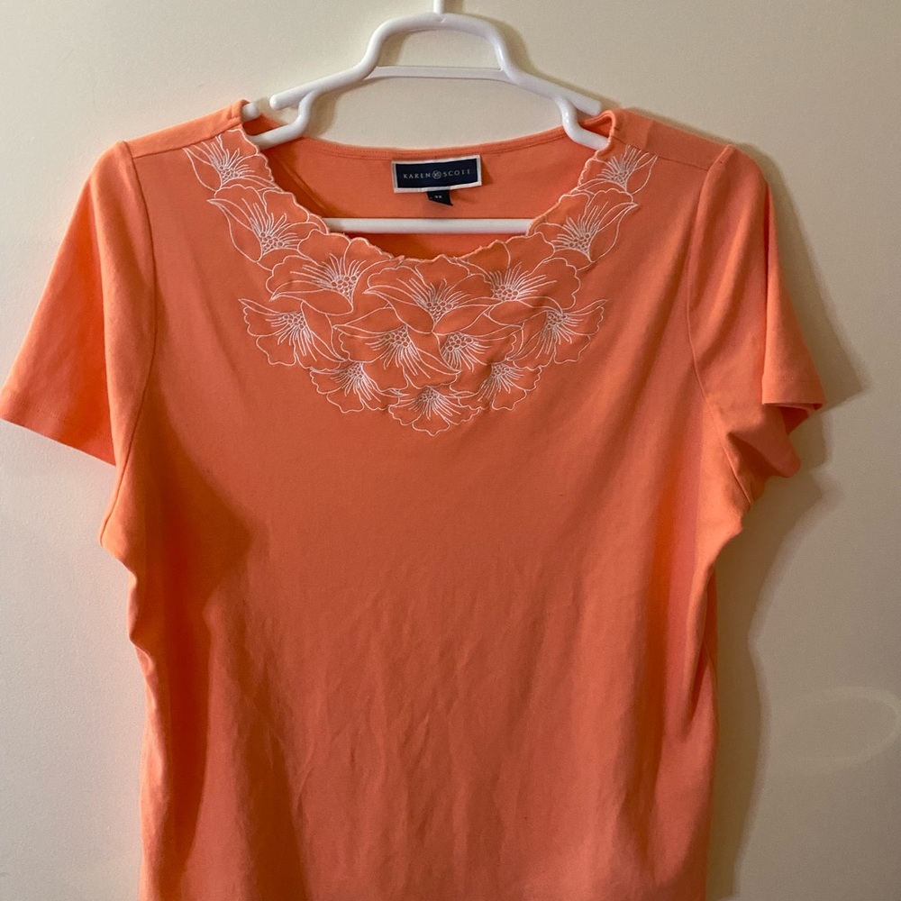 Karen Scott women’s top peach with embroidered flowers 3X short sleeve